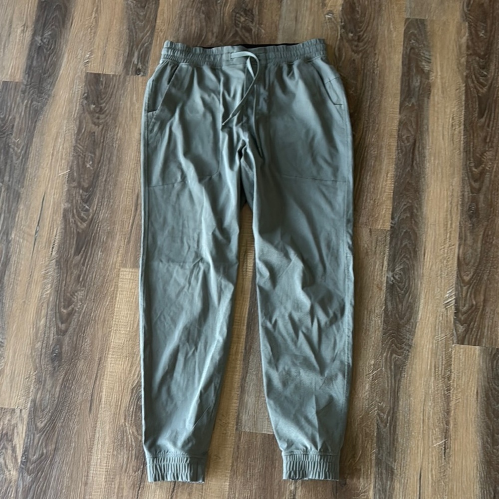Lululemon Athletica Gray Sweatpants with Elastic Waistband